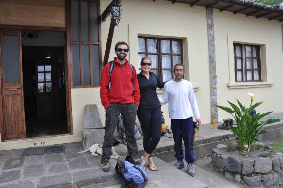 Foto de despedida na pousada Papagayo, antes de partirmos para o Chimborazo e o Cotopaxi, no Equador